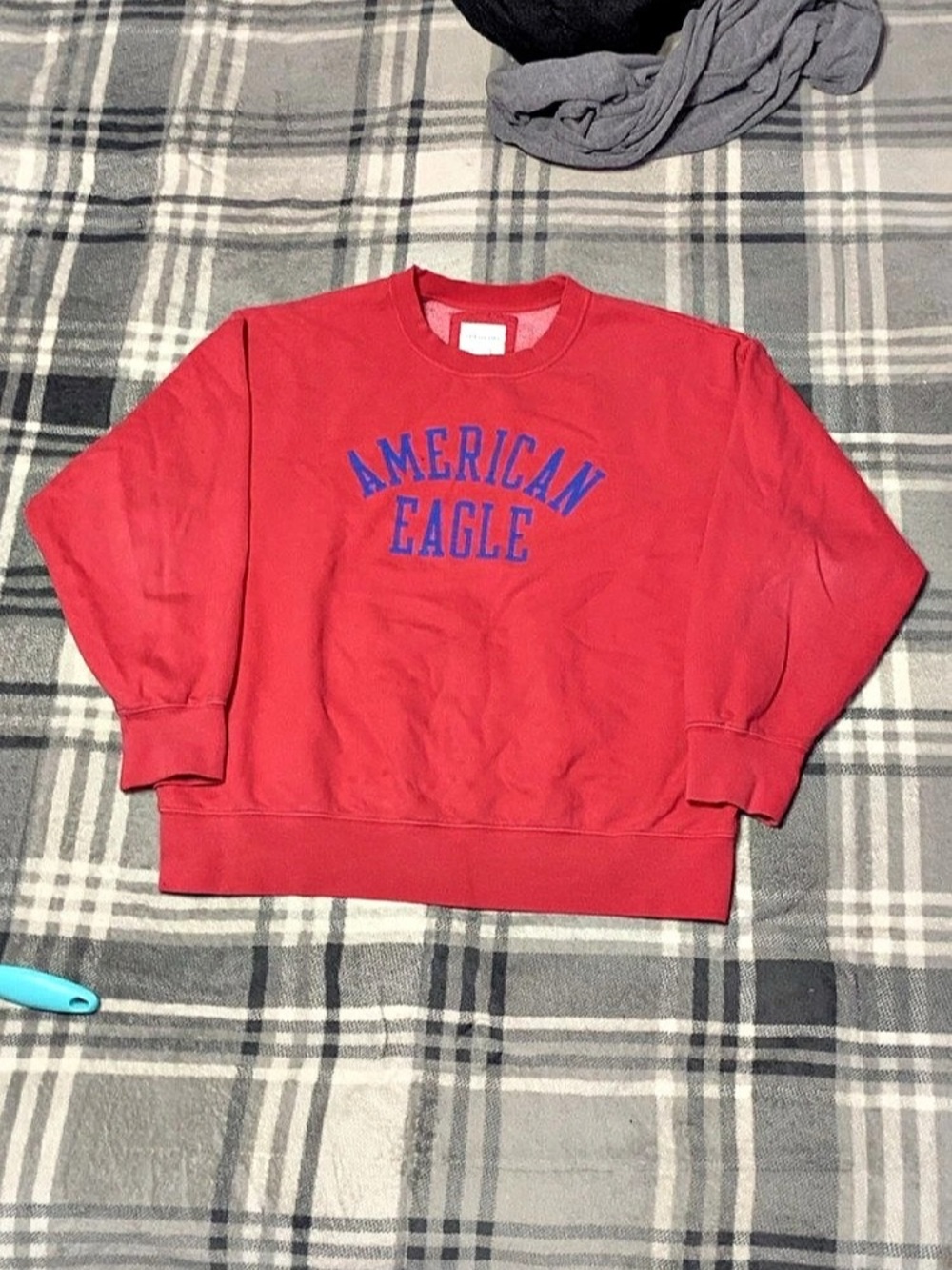 American Eagle Graphic Crewneck Sweatshirt Red Size Medium
